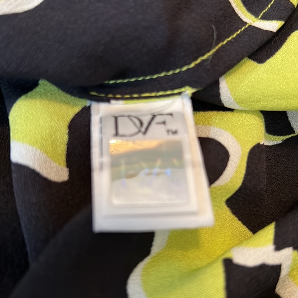 Diane Von Furstenberg Silk Blouse with Drape Neck Theresa Print Dolman Sleeve - Picture 12 of 12